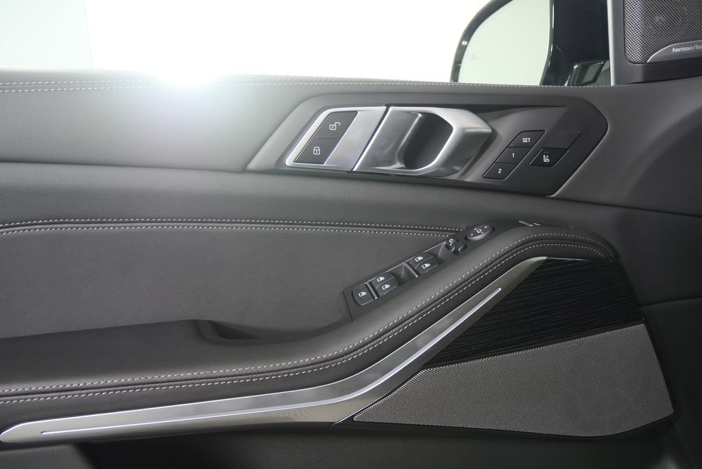 New 2026 Manhattan Green Metallic BMW sDrive40i image 8