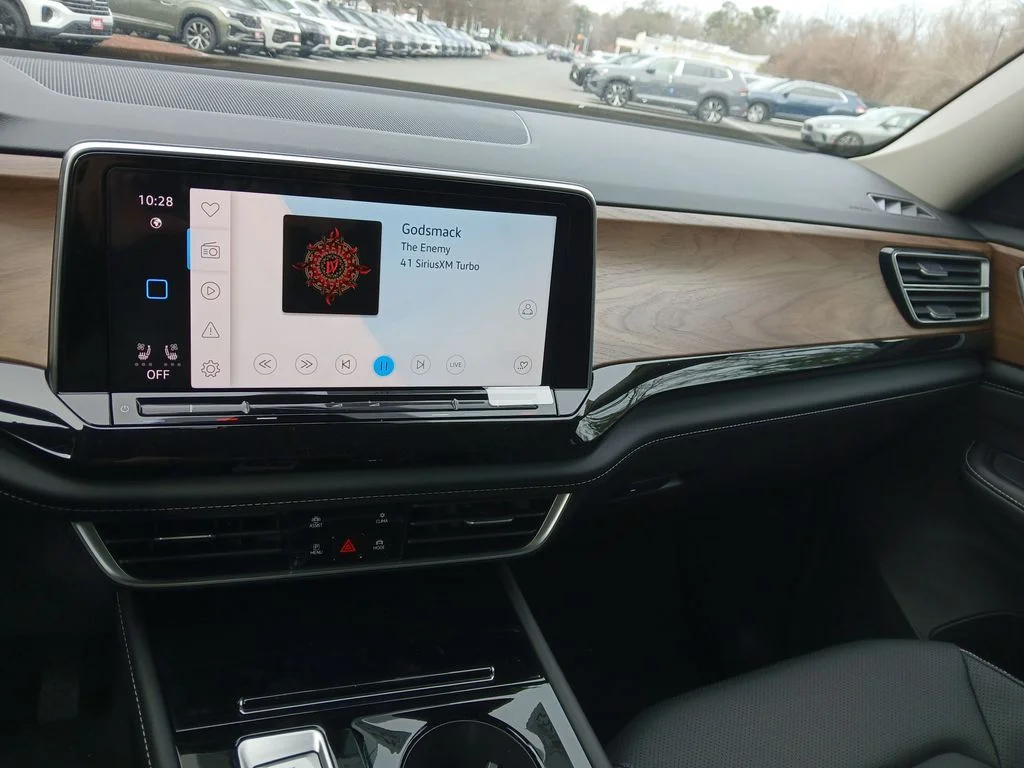 New 2026 Black Volkswagen 2.0T SE w/Technology image 17