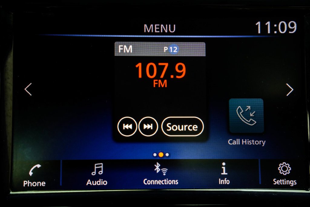 Used 2021 Red Nissan SV image 31