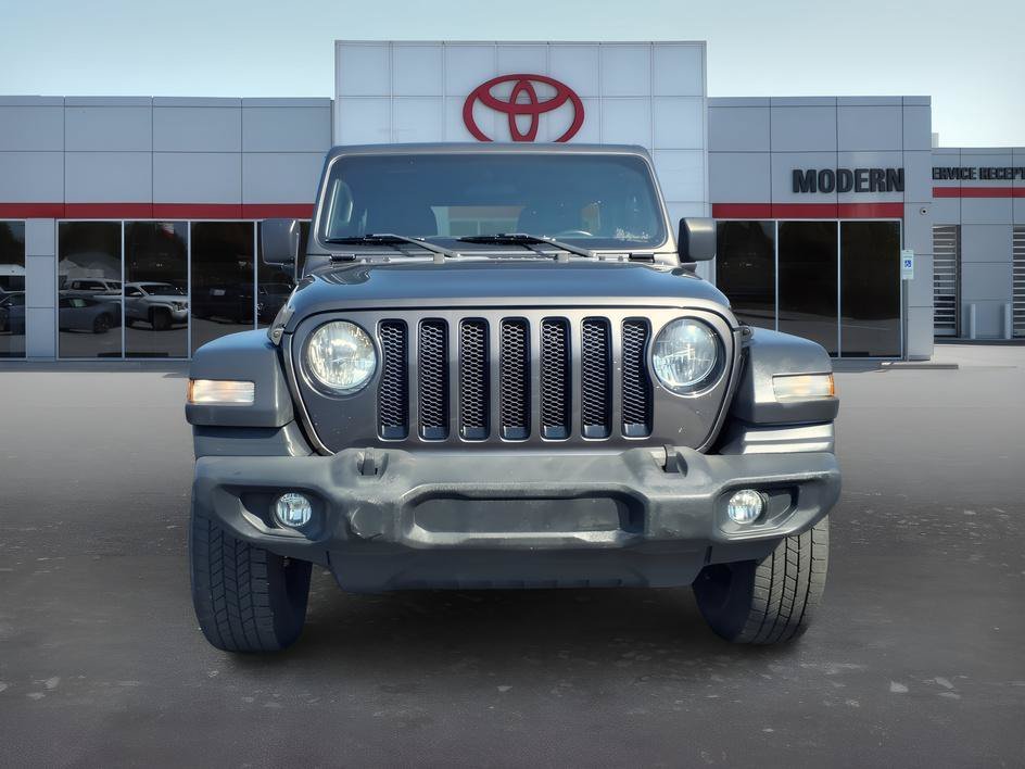 Used 2019 Granite Crystal Metallic Clearcoat Jeep Sport Altitude image 8