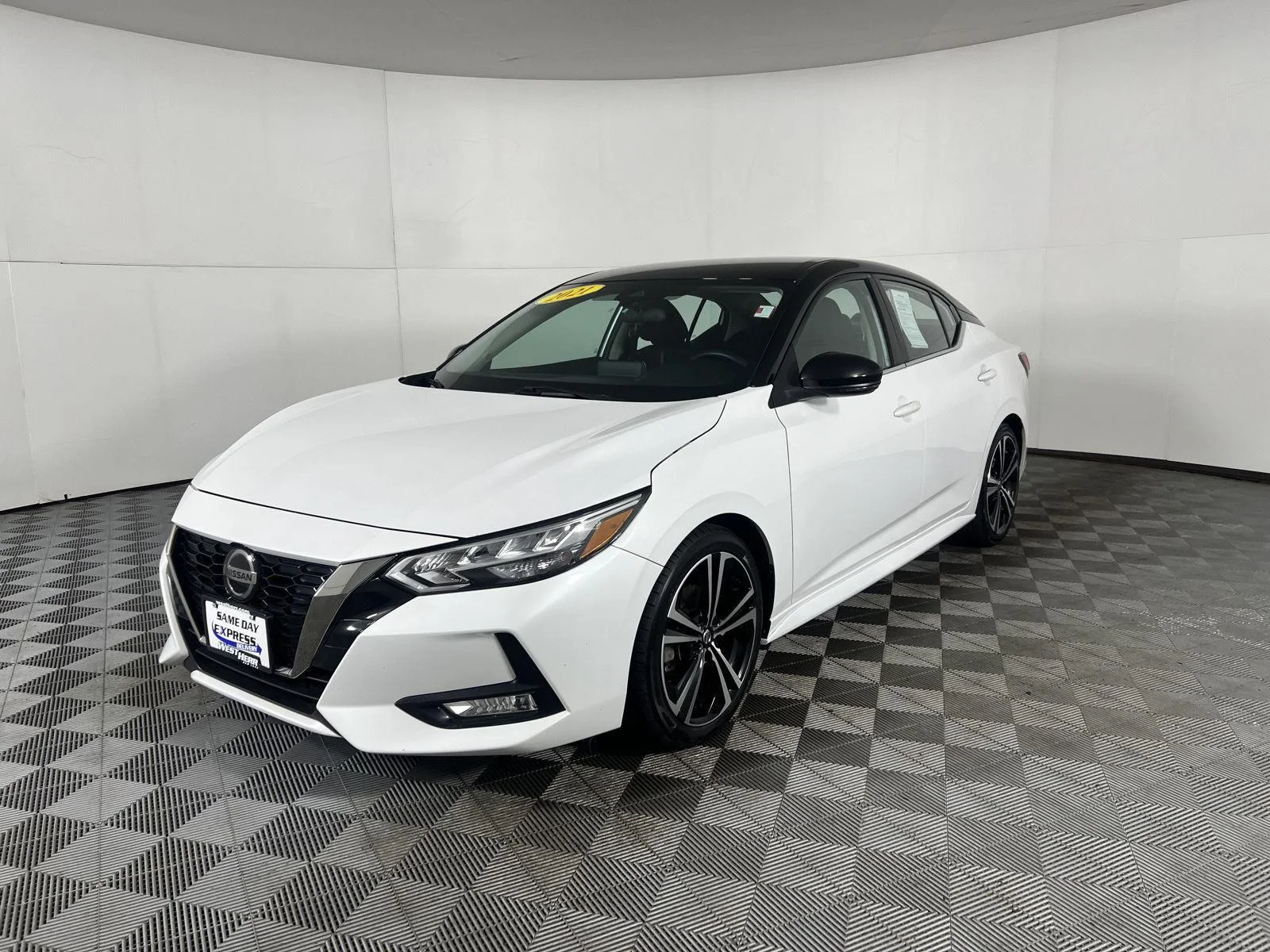 Used 2021 Aspen White/Super Black Nissan SR image 3