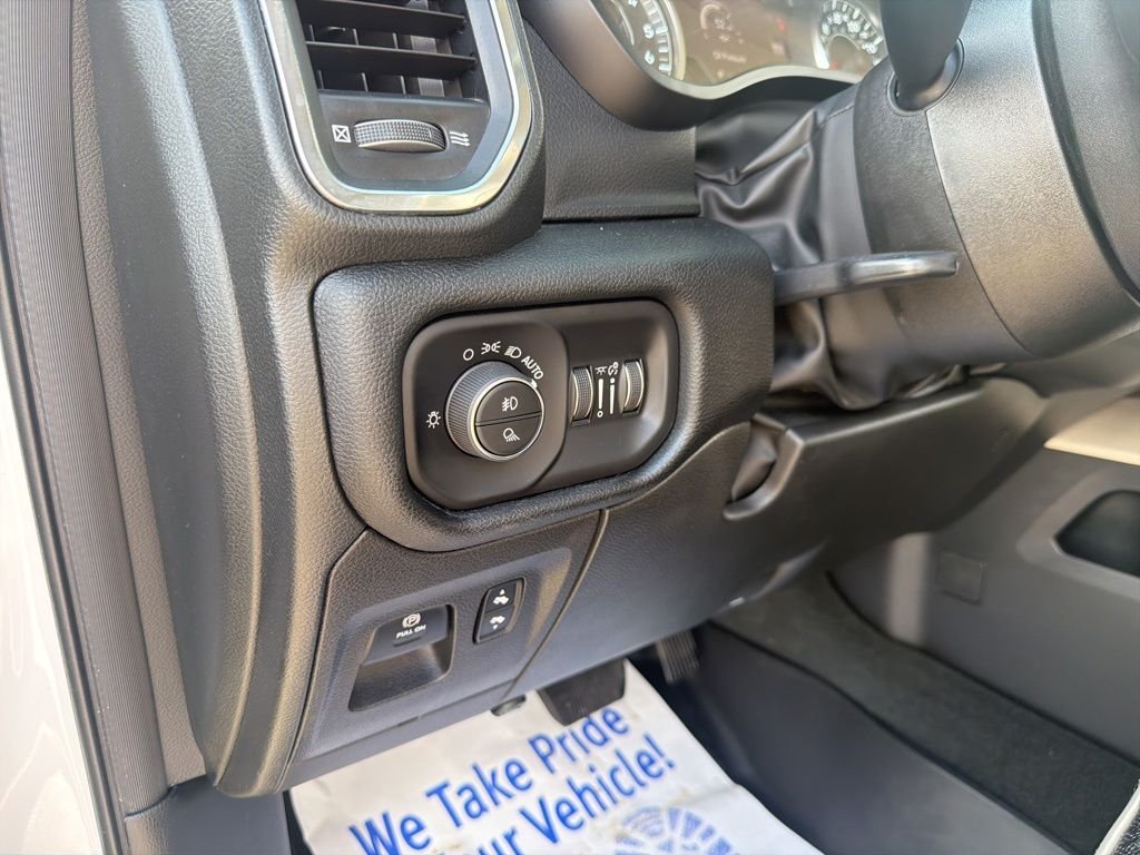 Used 2022 White Ram Laramie image 11