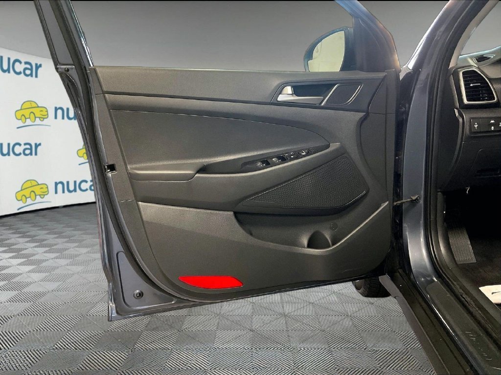 Used 2019 Blue Hyundai SE image 9
