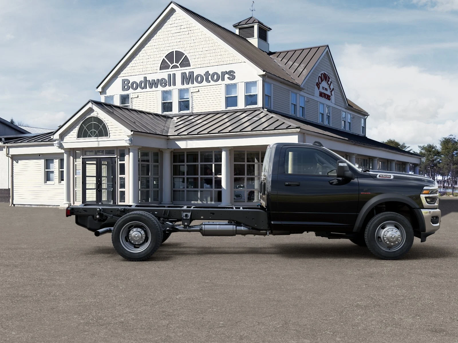 New 2026 Diamond Black Crystal Pearl-Coat Exterior Paint RAM Tradesman 4x4 Reg Cab 84" CA 168.5" WB image 47