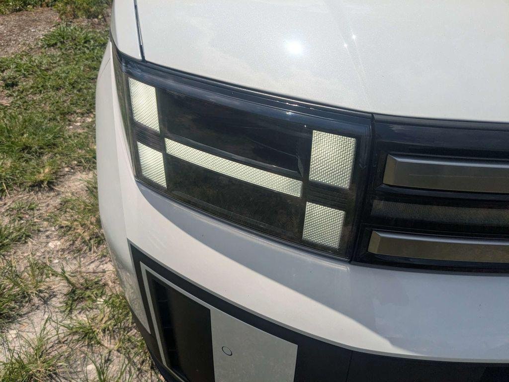 New 2027 White Hyundai SEL AWD image 8