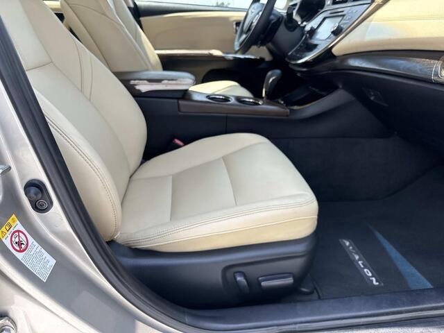 Used 2018 Creme Brulee Mica Toyota XLE image 11