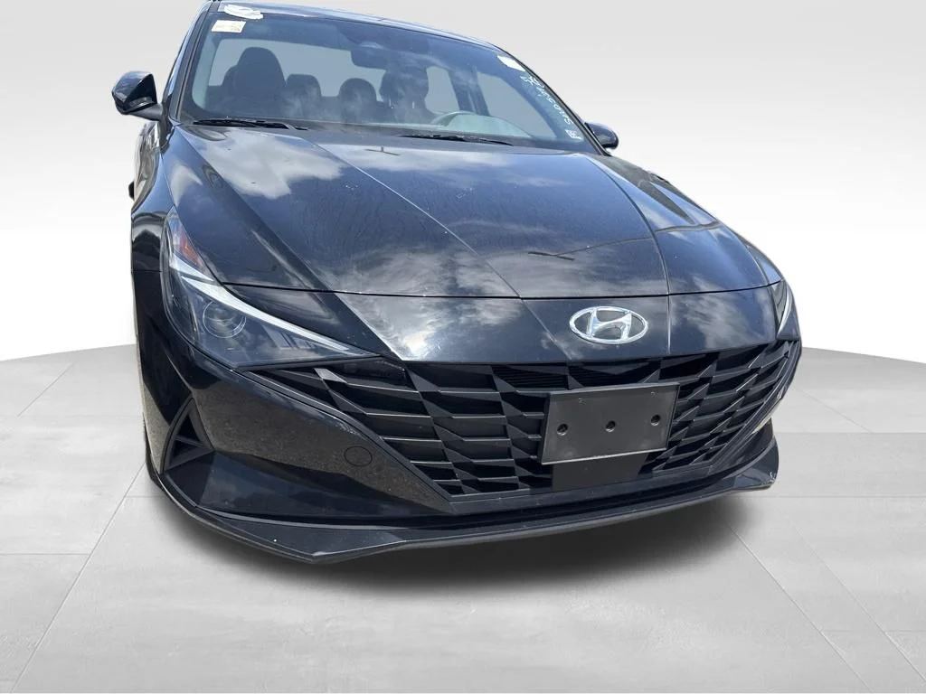 Used 2023 Black Hyundai SEL image 5