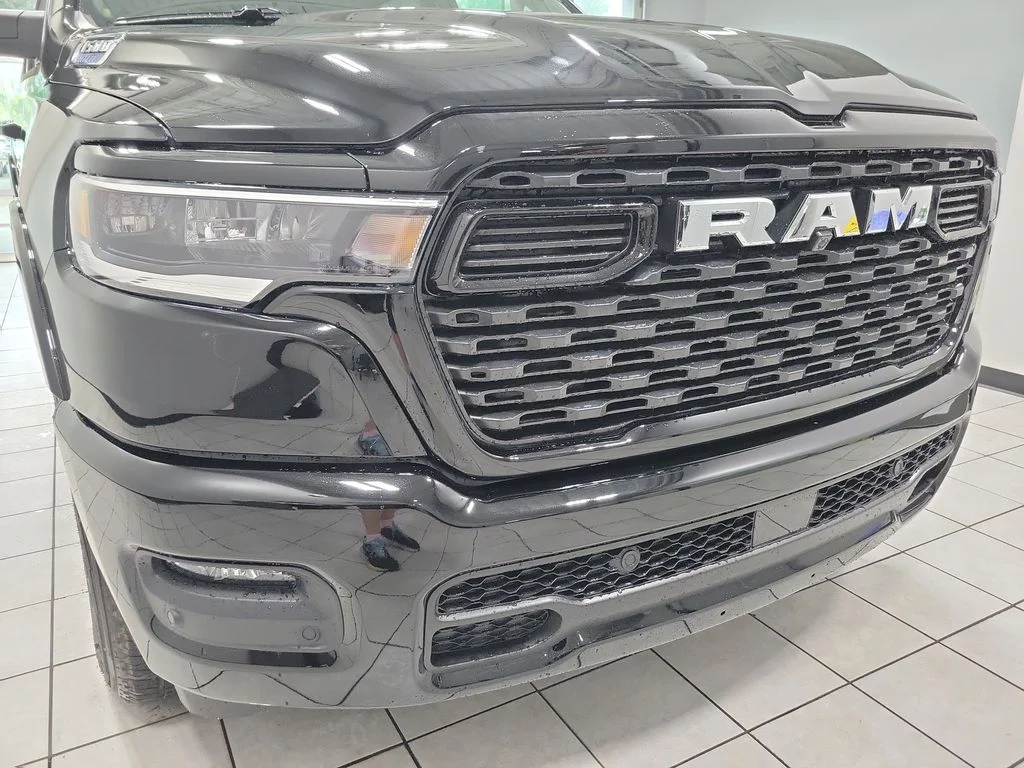 New 2026 Diamond Black Crystal Pearl-Coat Exterior Paint RAM Big Horn/Lone Star image 15