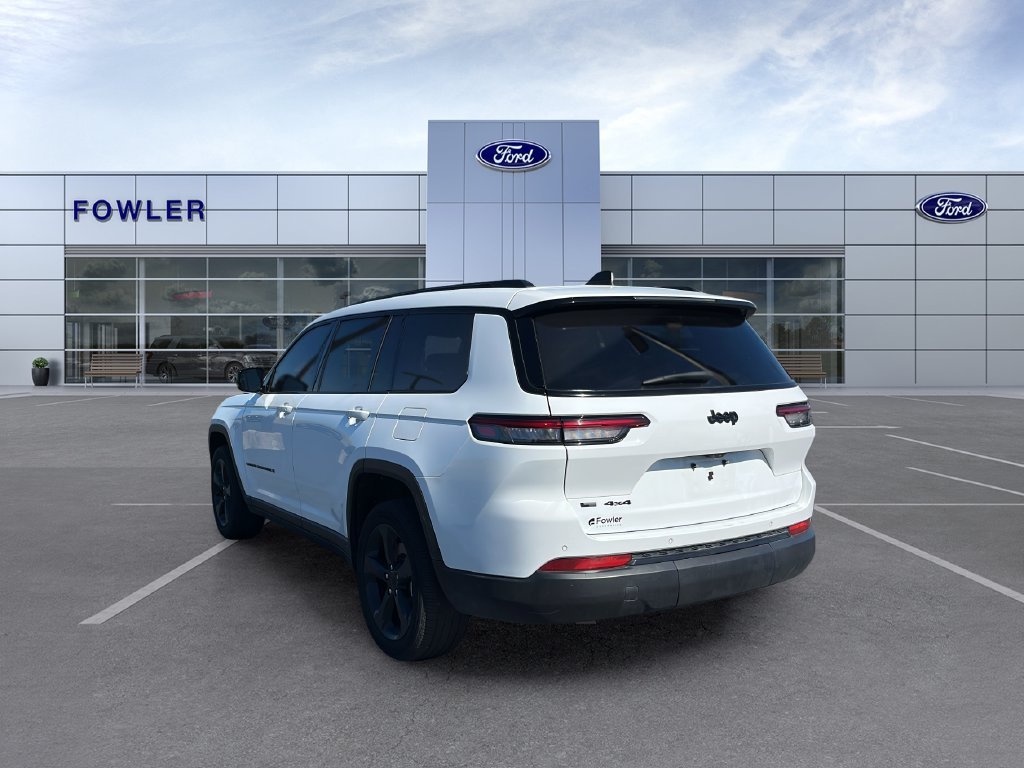 Used 2023 White Jeep Altitude image 10