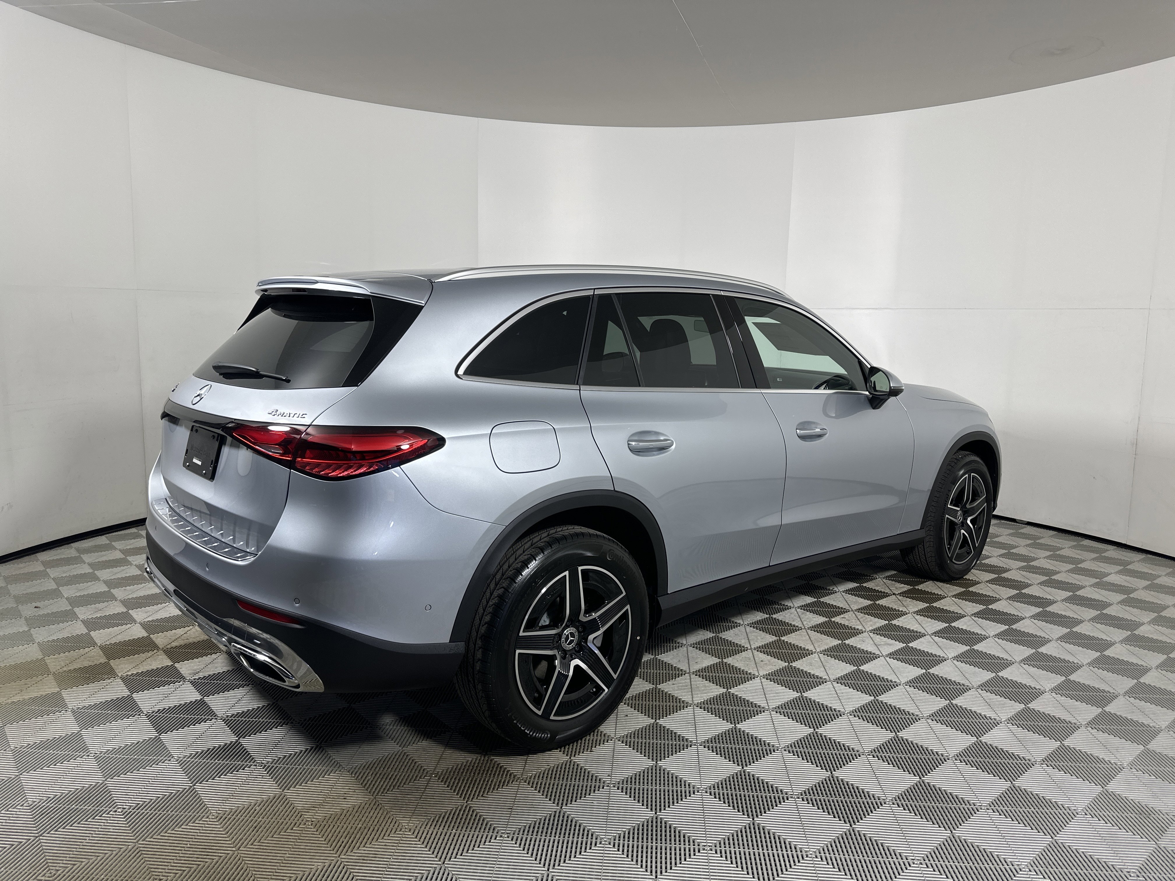 New 2026 Cirrus Silver Metallic Mercedes-Benz GLC 300 image 7