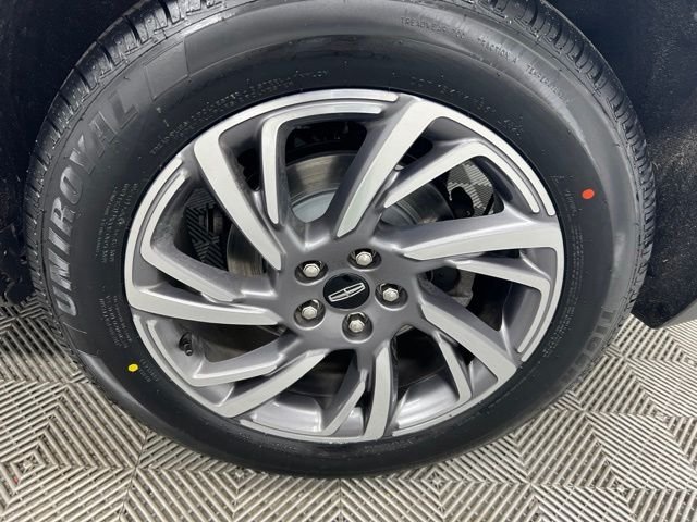 Used 2023 White Lincoln Standard image 10