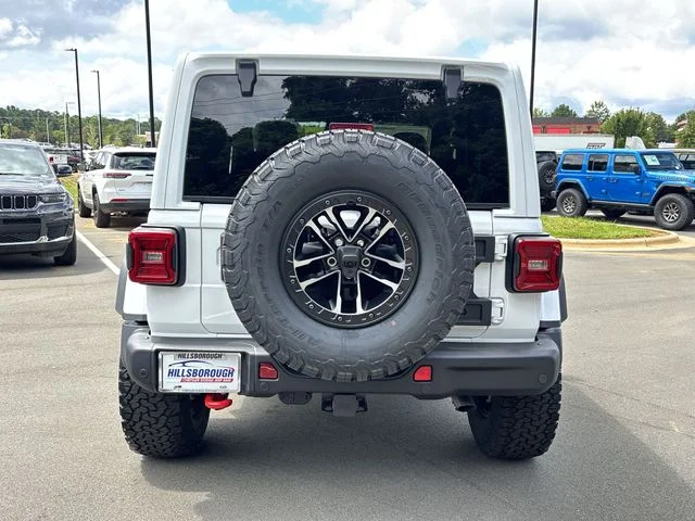 New 2025 Bright White Clear-Coat Exterior Paint Jeep Rubicon X image 12