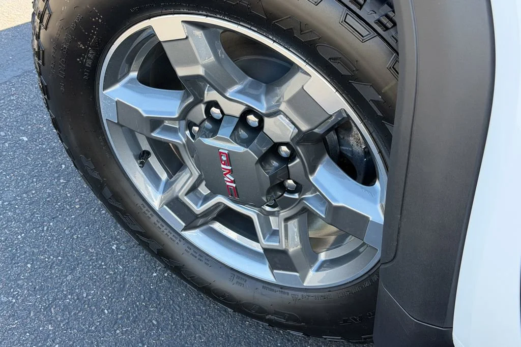 New 2026 Glacier White Tricoat GMC SLT image 15