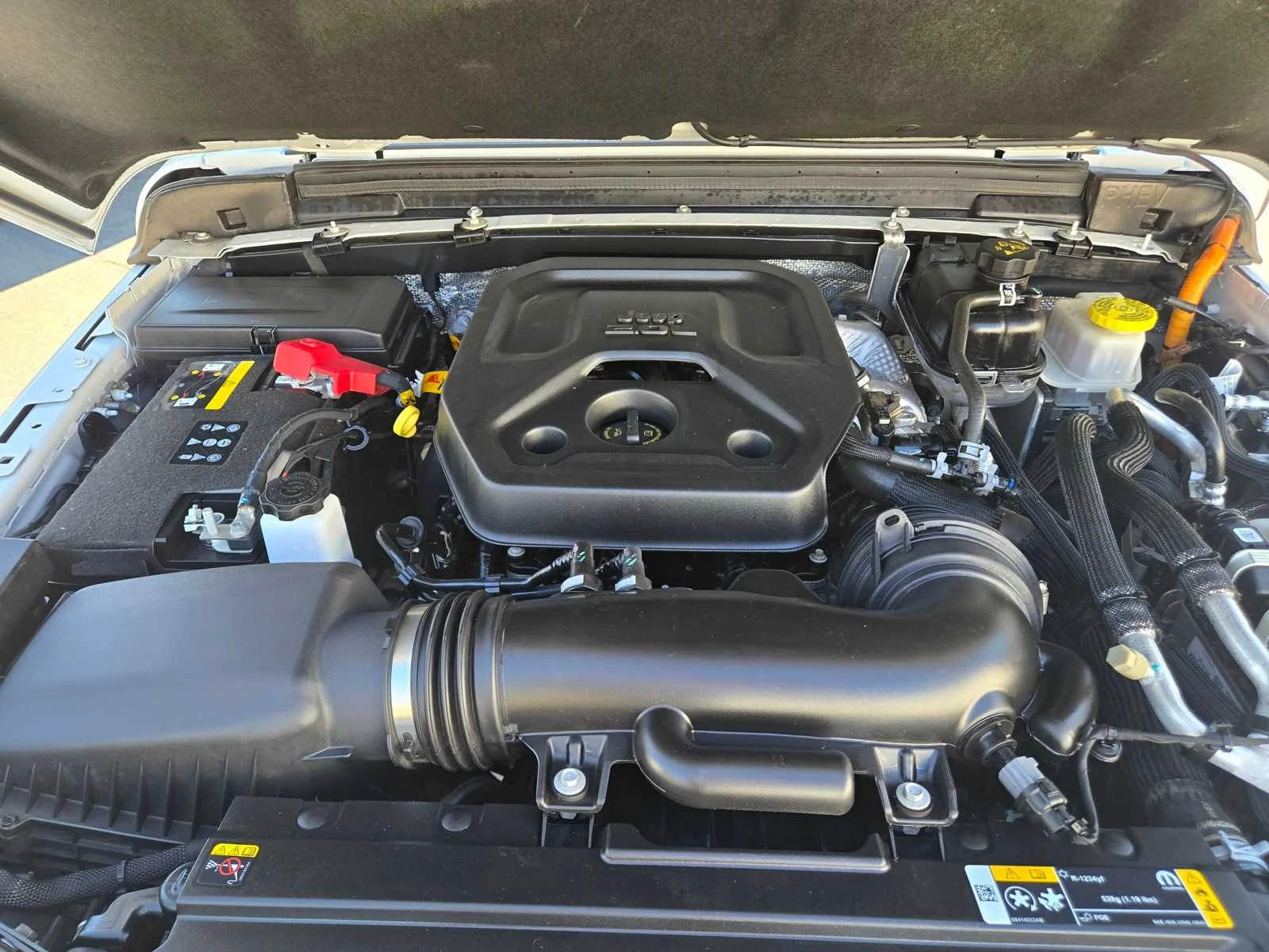 Used 2024  Jeep Sahara image 31