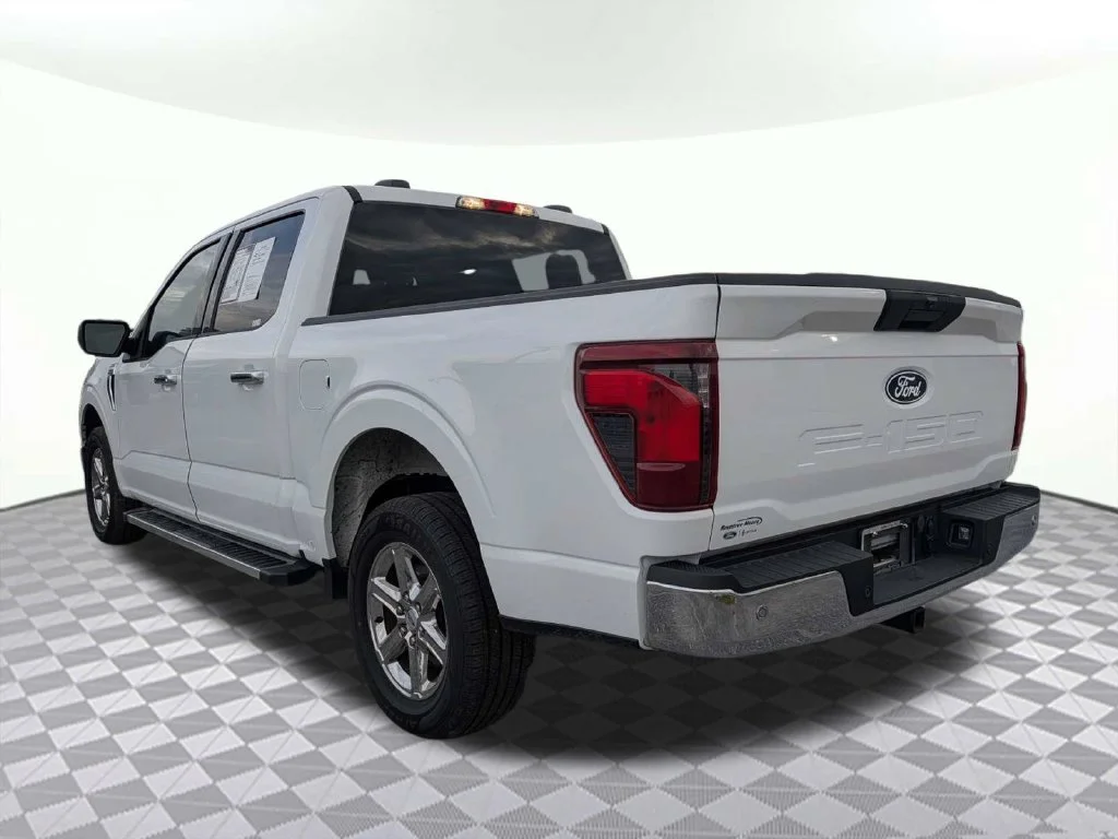 Certified Used 2025 Oxford White Ford XLT image 5