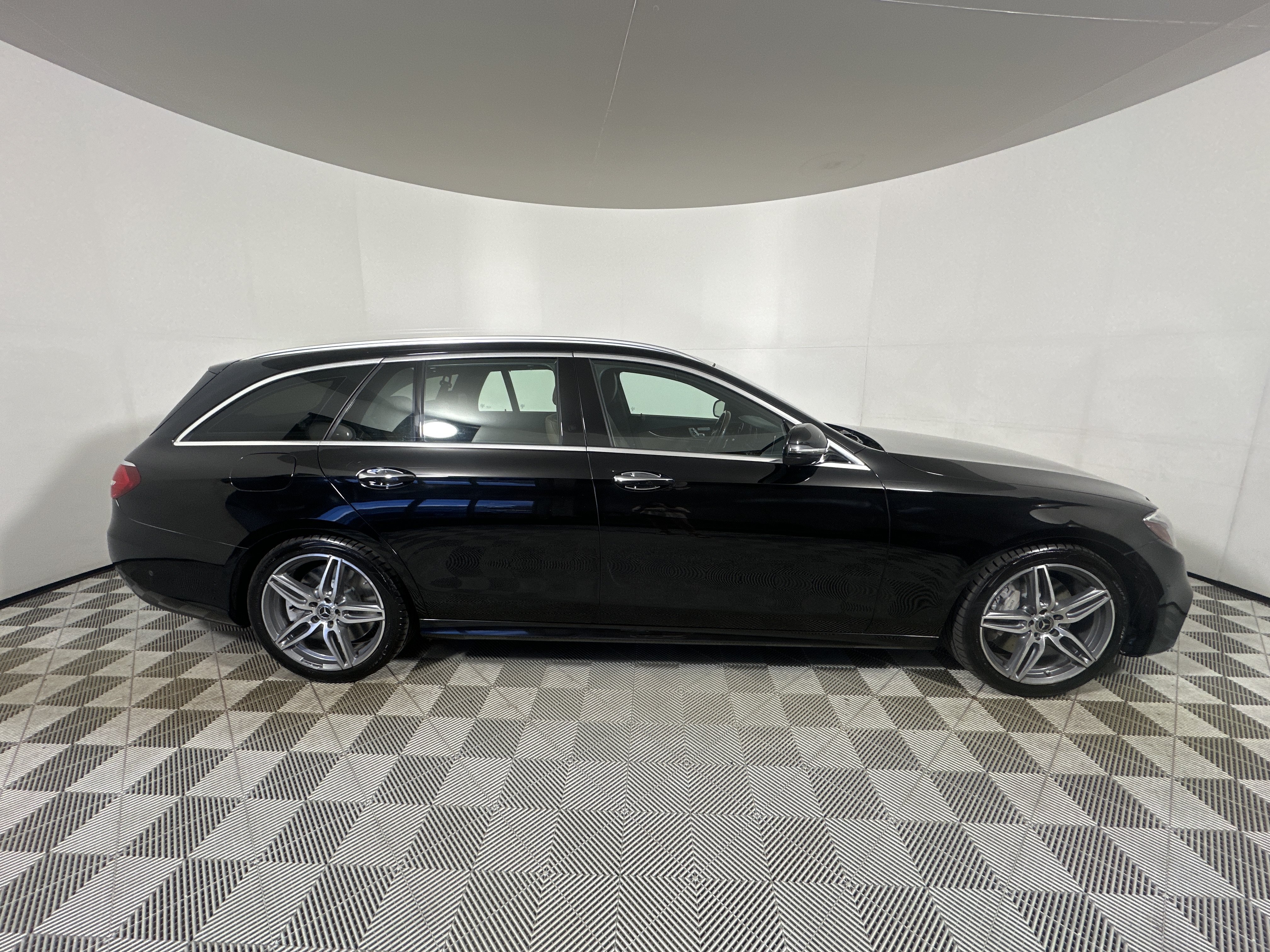 Used 2018  Mercedes-Benz E 400 image 8