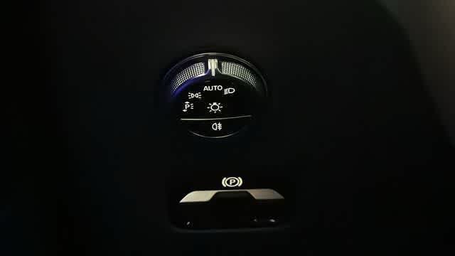 Used 2025 Black Mercedes-Benz GLC 300 image 17