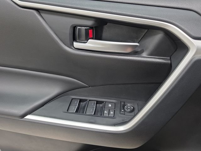Certified Used 2025  Toyota XLE image 25