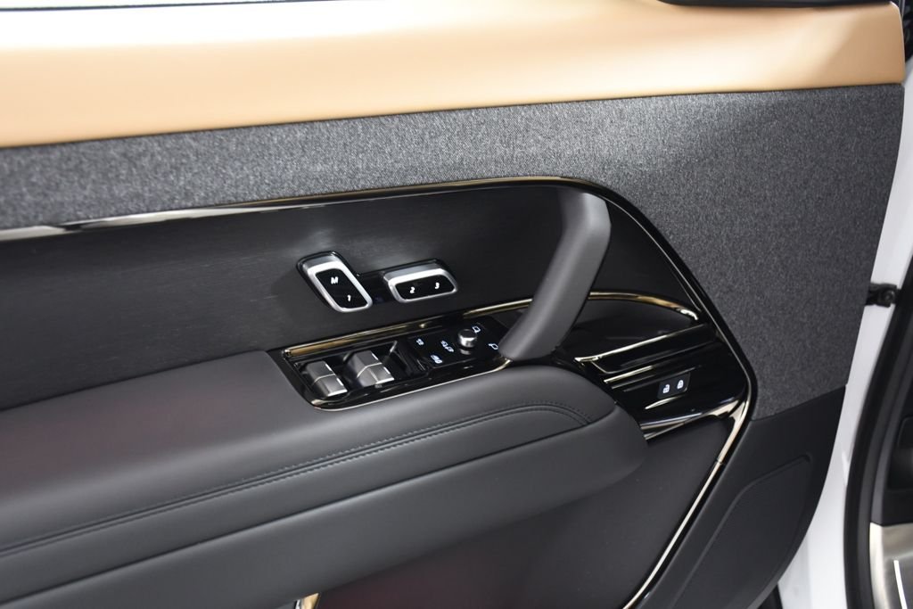 New 2026 Fuji White Land Rover Dynamic SE image 15