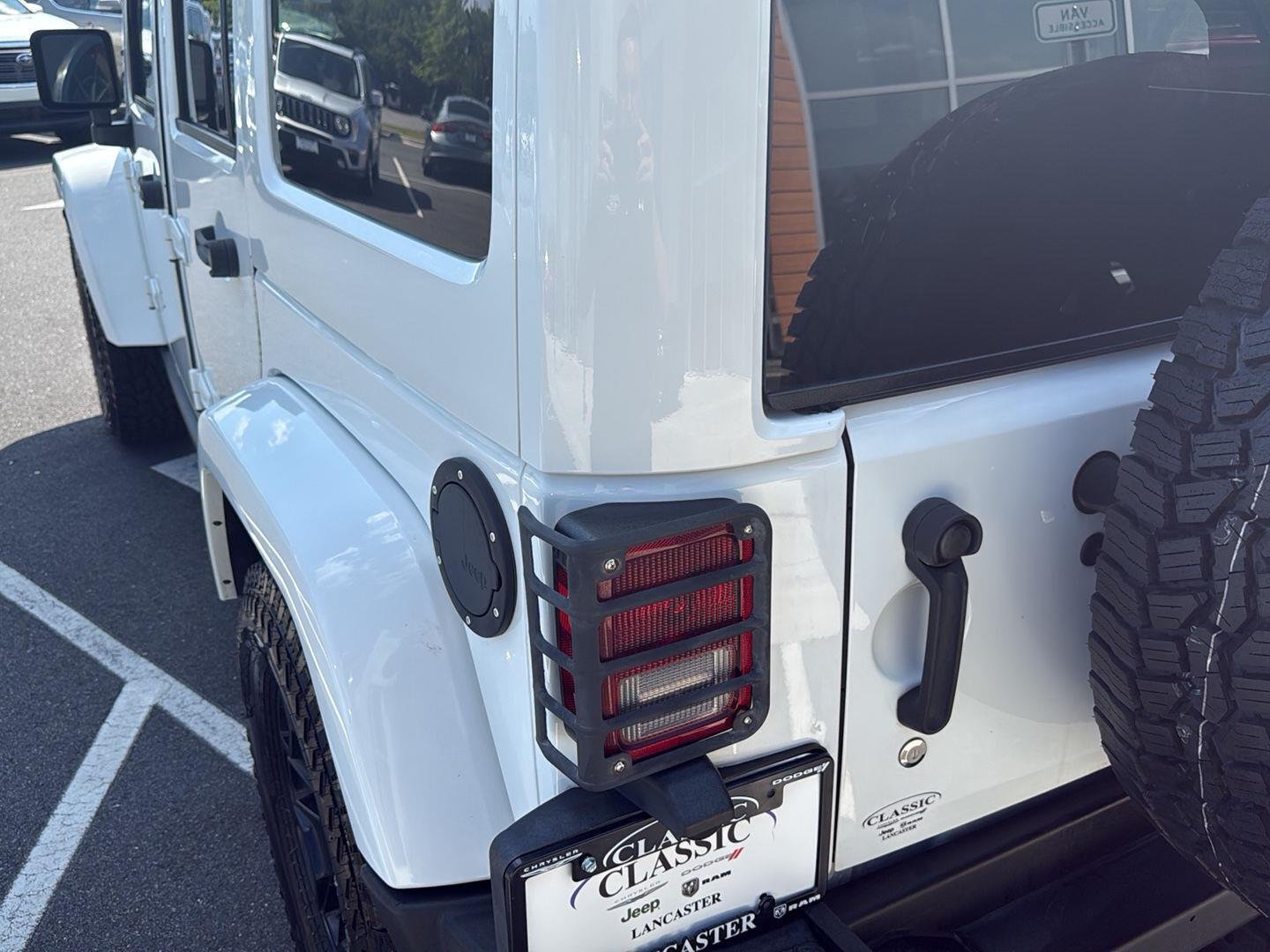 Used 2016 Bright White Clearcoat Jeep Backcountry image 10