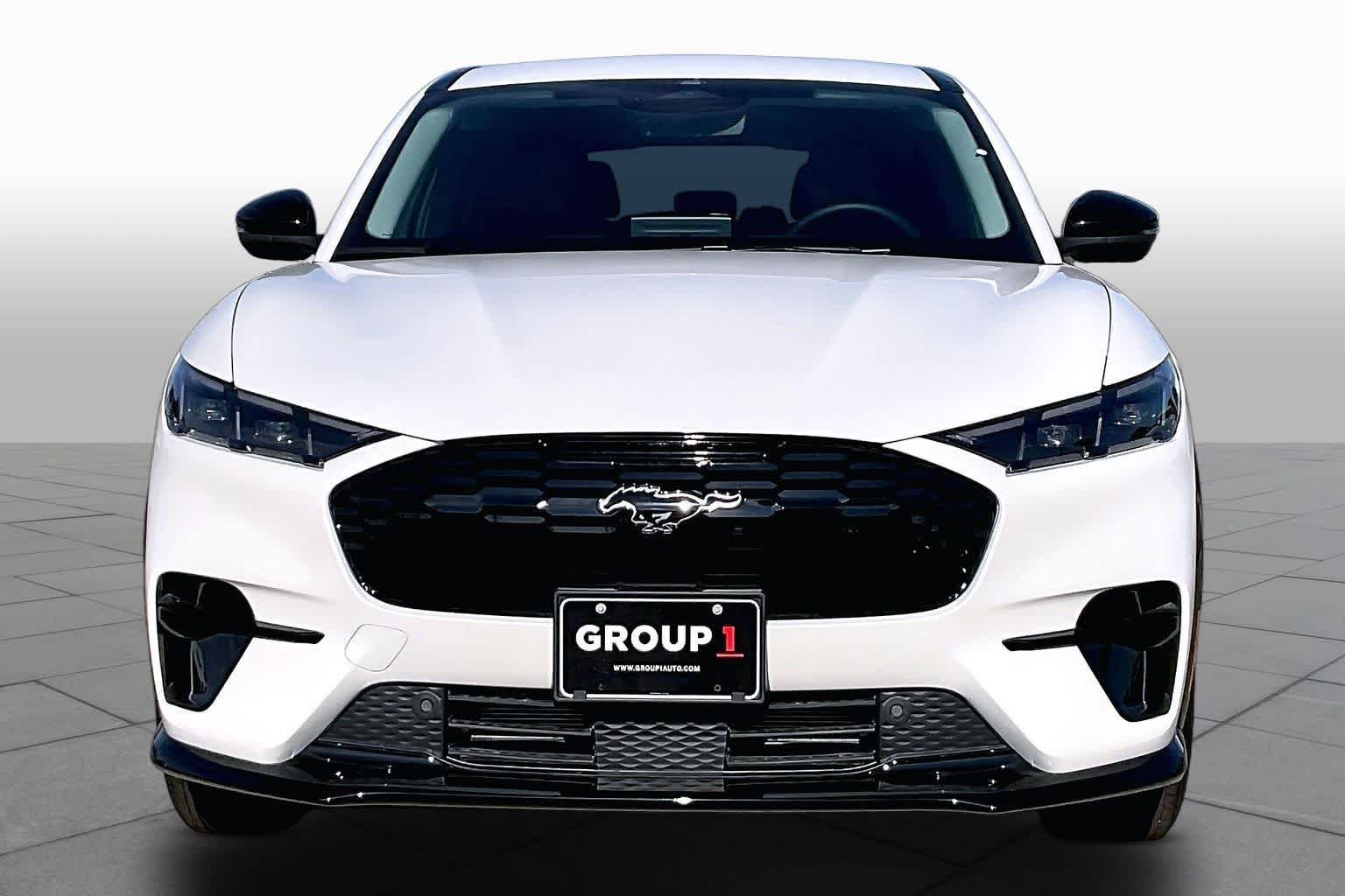 New 2026 Star White Metallic Tri-coat Ford Premium image 3