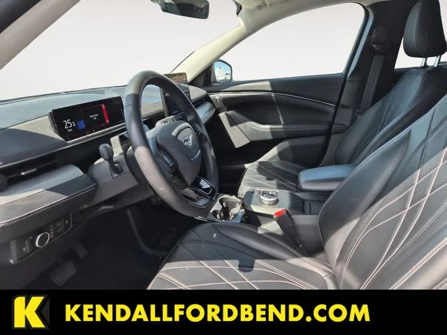 Used 2023 White Ford Select image 11