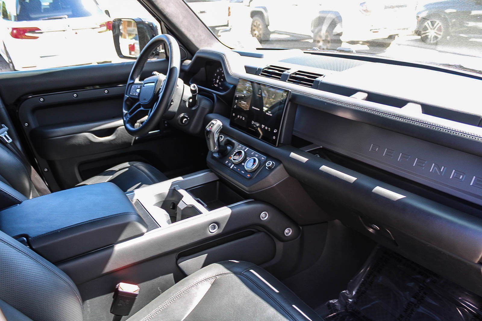 Used 2025 Silicon Silver Premium Metallic Land Rover X image 17