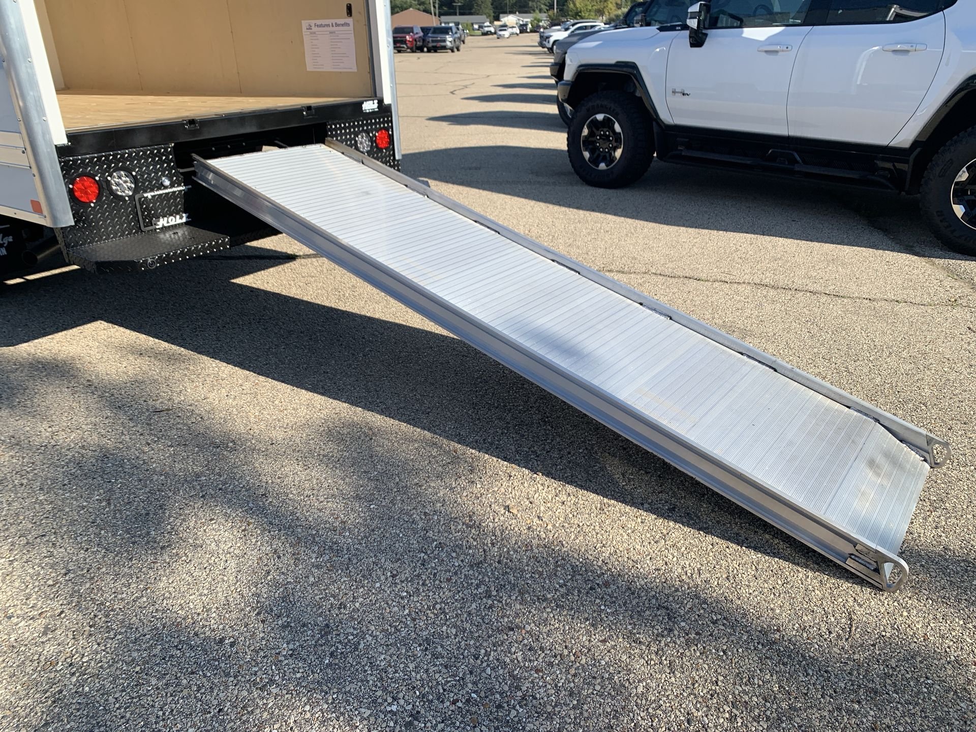 New 2025 Summit White GMC 1WT image 39