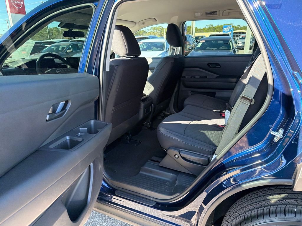 New 2026 Nissan Pathfinder SV 4D Sport Utility