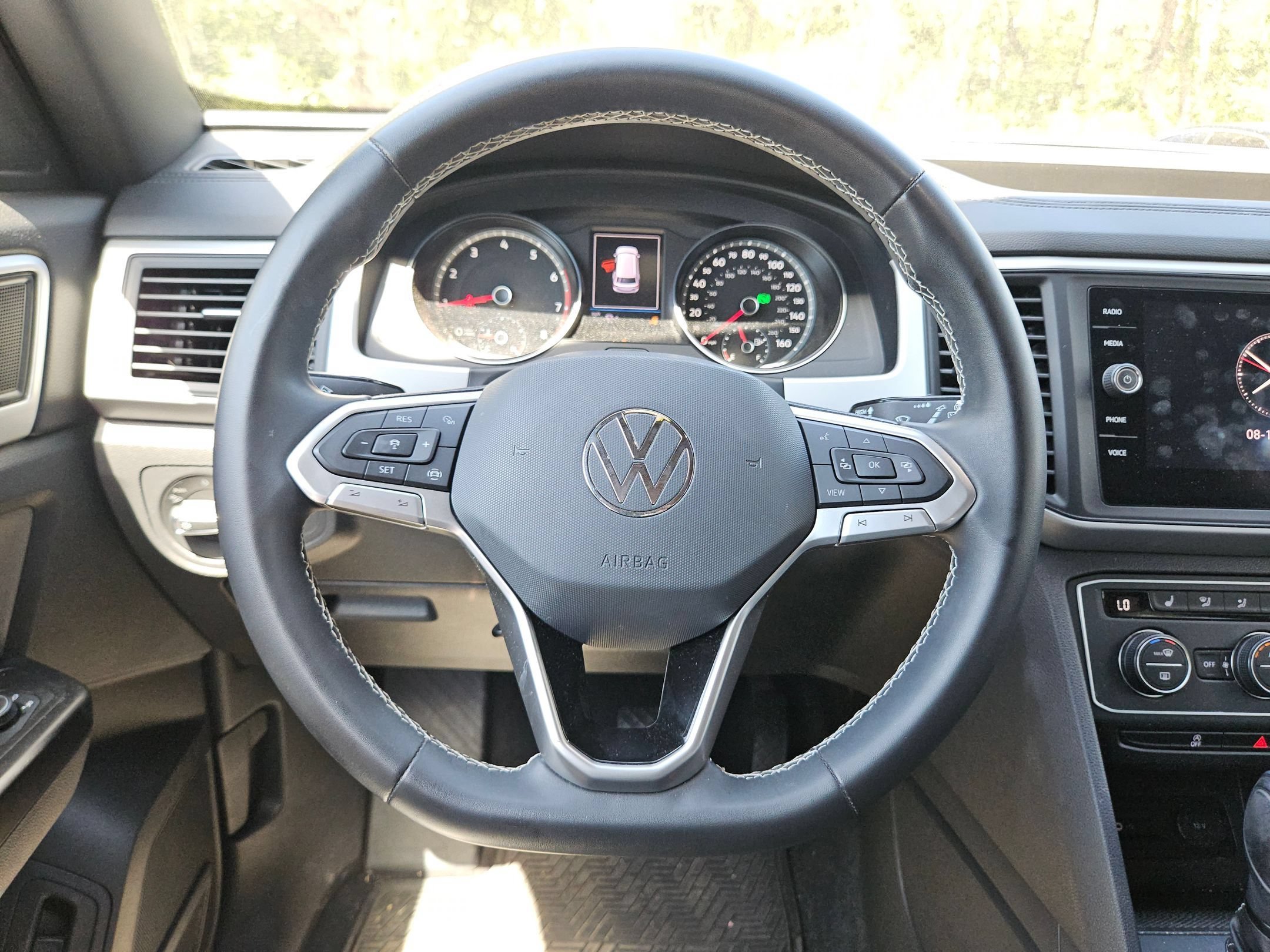 Used 2021 Pure White Volkswagen 3.6L V6 SE w/Technology image 21
