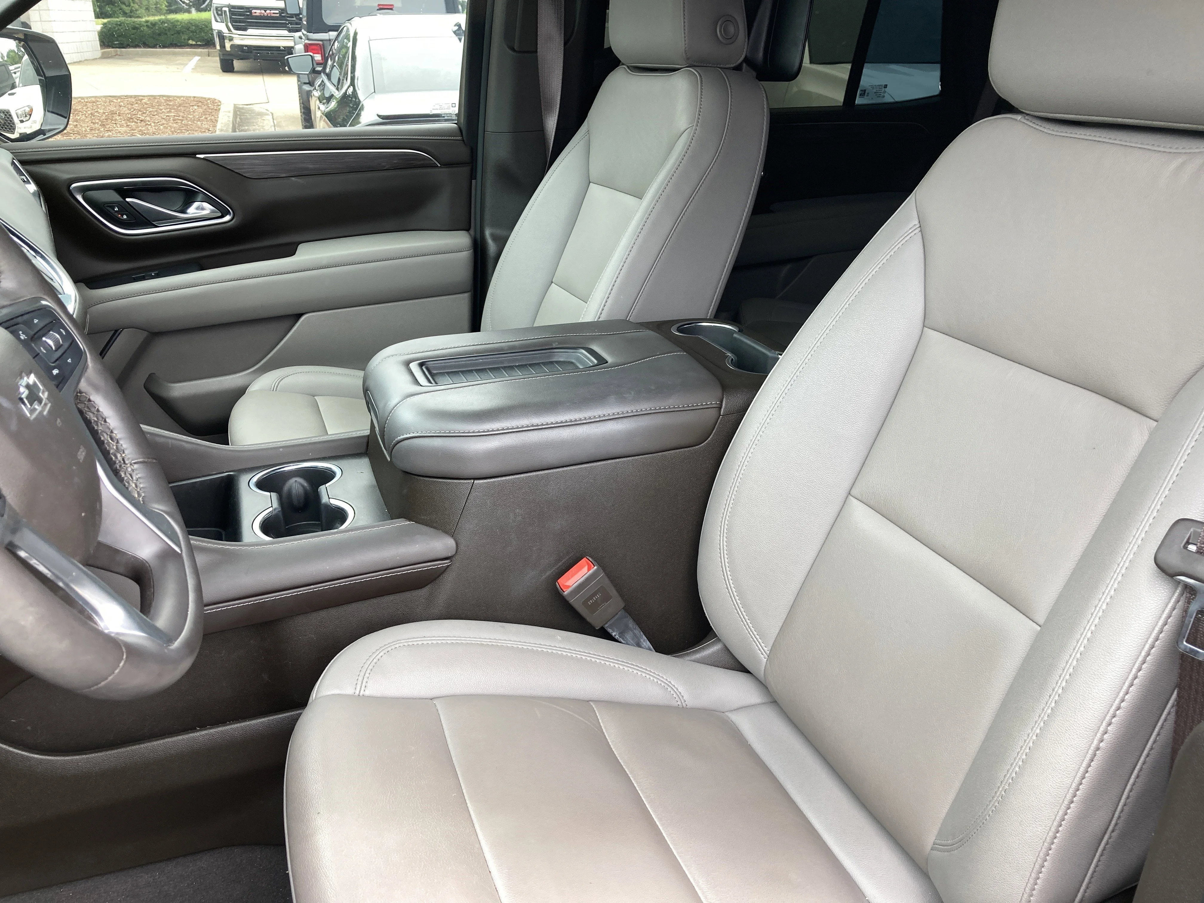 Used 2024 Iridescent Pearl Tricoat Chevrolet Z71 image 3