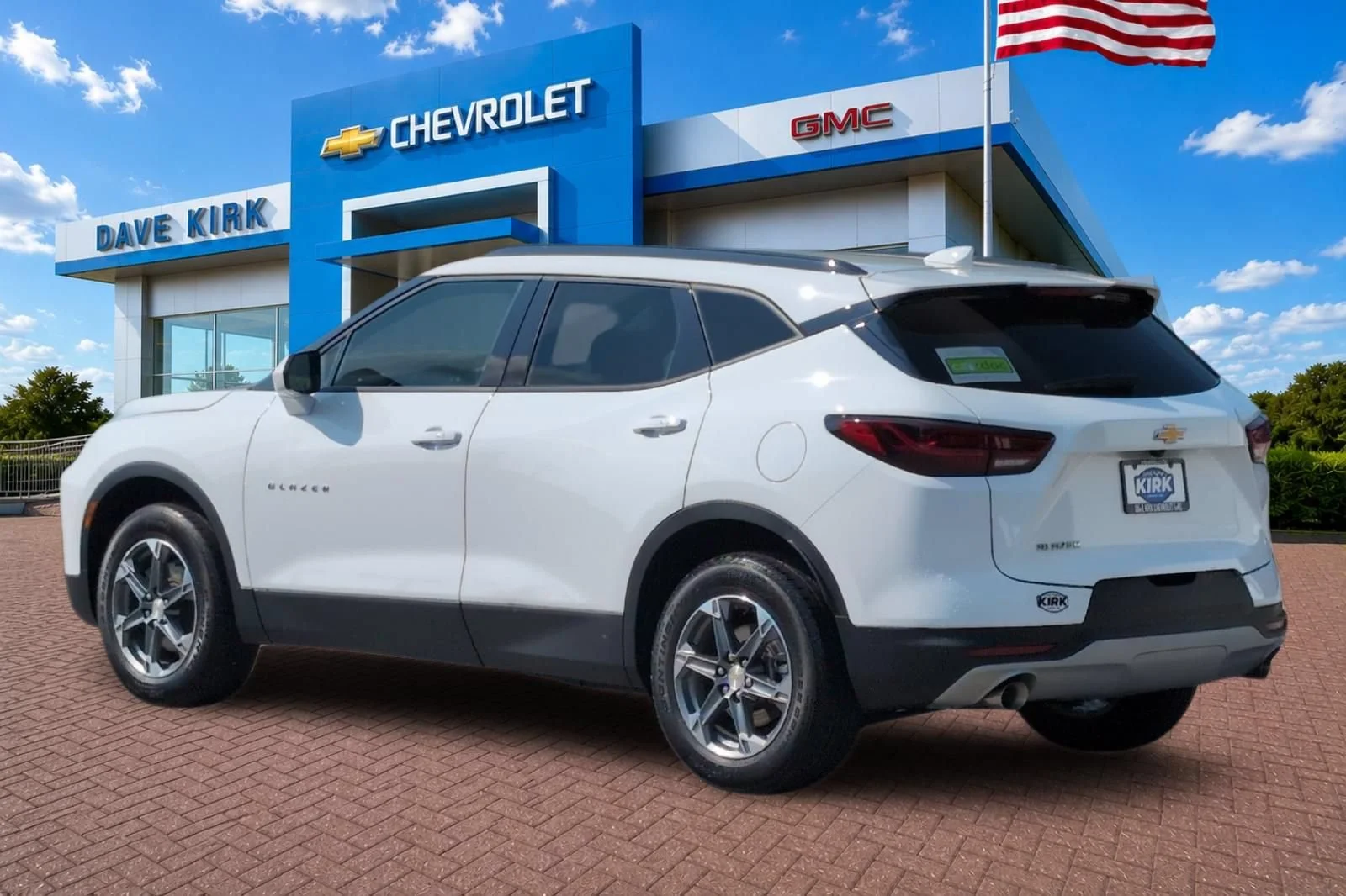 Used 2024 Summit White Chevrolet 2LT image 5
