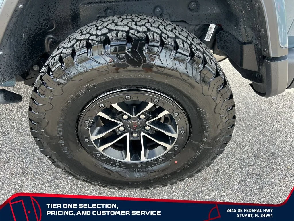Used 2024 Gray Jeep 4-Door Recon 4x4 image 9