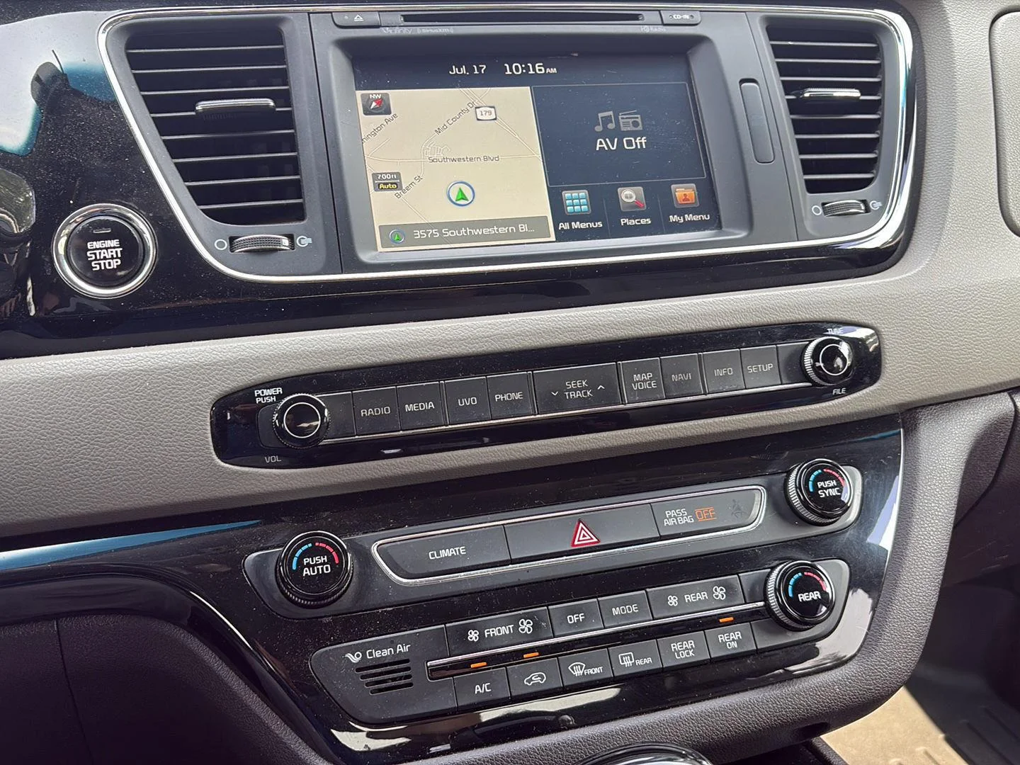 Used 2016 Platinum Graphite Kia Limited image 8