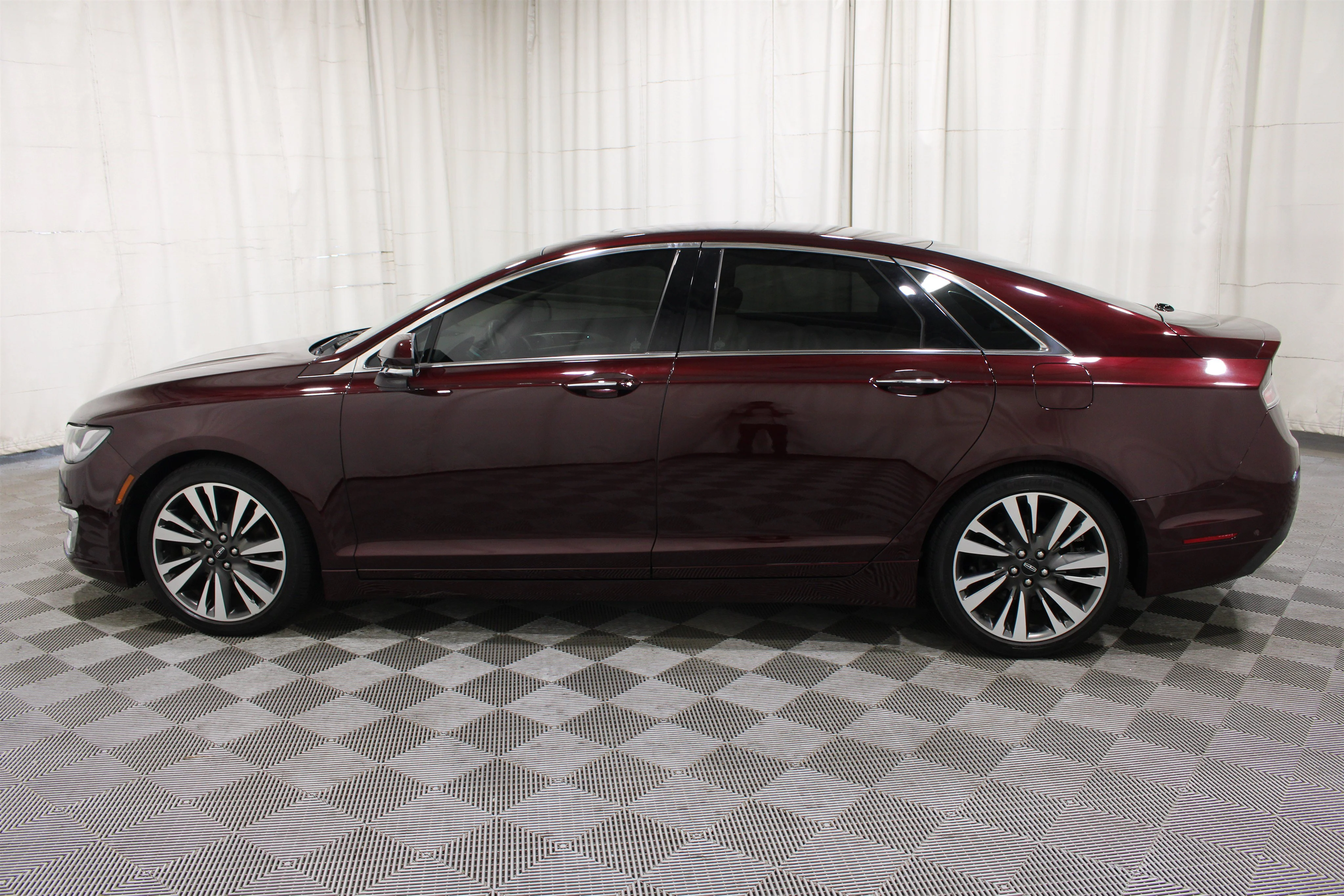 Used 2018 Burgundy Velvet Metallic Tinted Clearcoat Lincoln Select image 33