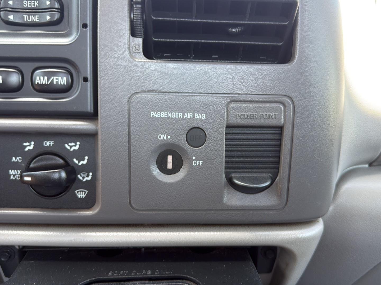 Used 2001 red Ford XL image 18