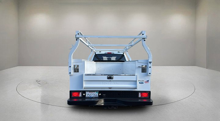 Used 2025 White Ford XL image 3