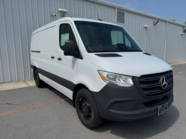 2026 Mercedes-Benz Sprinter 2500 144 WB's photo