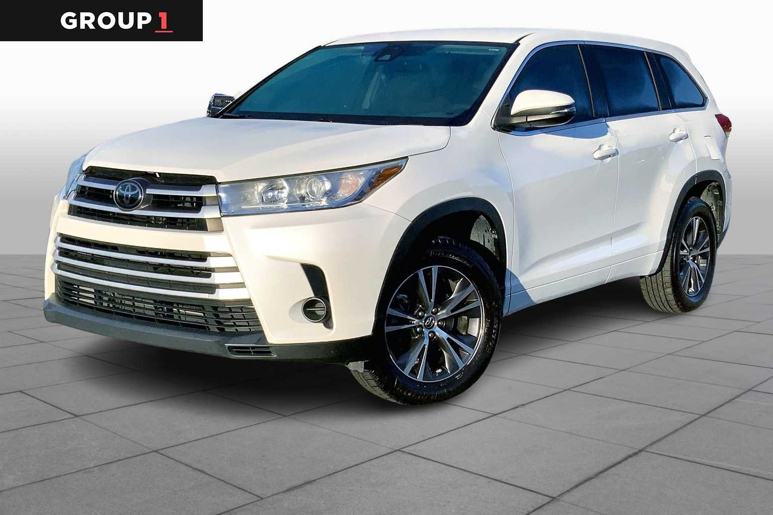 2017 Toyota Highlander LE's photo