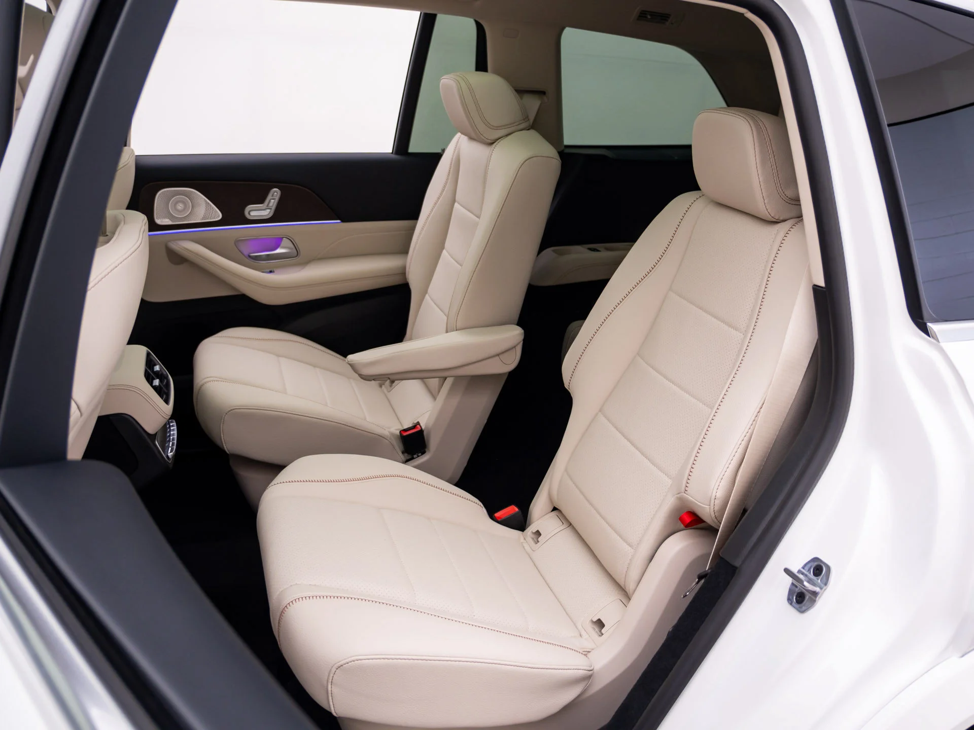 New 2027 White Mercedes-Benz GLS 450 image 19