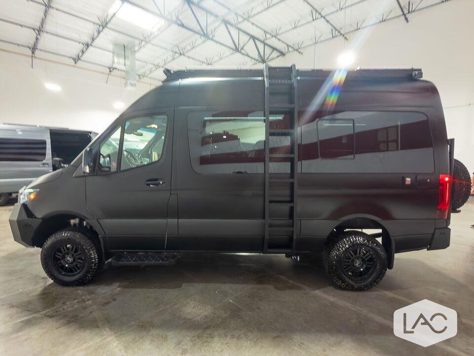 Used 2024 MATTE BLACK WRAP/ARTIC WHITE 27NORTH AWD | FALCON Shocks| Lithionics Batteries image 8
