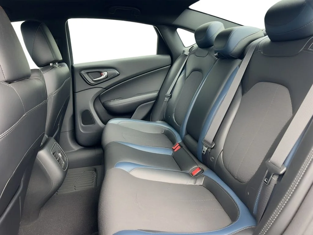 Used 2015 Black Chrysler S image 7