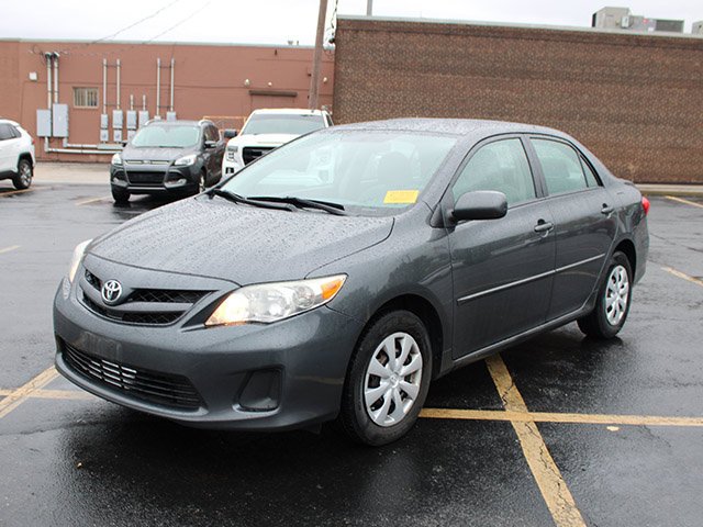 Used 2011 Toyota Corolla LE with VIN 2T1BU4EE1BC638095 for sale in North Olmsted, OH