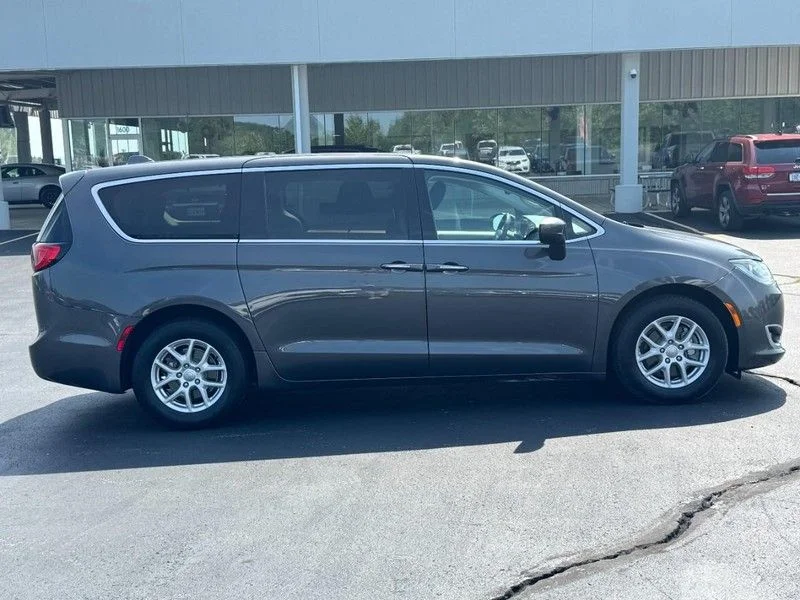 Used 2017 Chrysler Pacifica Touring Plus with VIN 2C4RC1BG7HR770972 for sale in Festus, MO