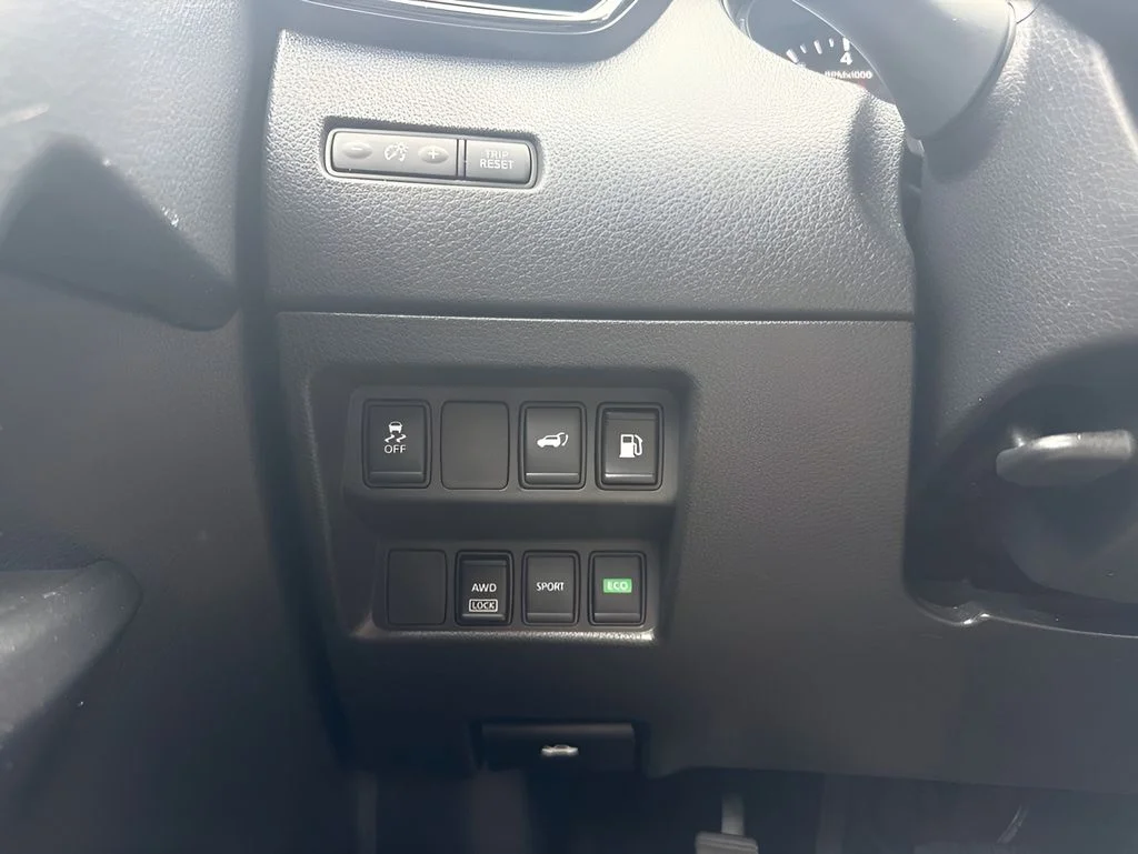 Used 2018 Gray Nissan SV image 22