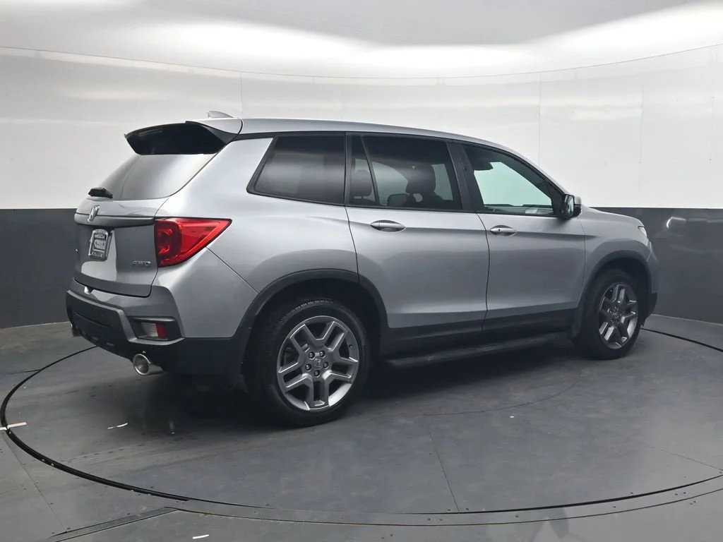 Used 2023 Lunar Silver Metallic Honda EX-L image 4