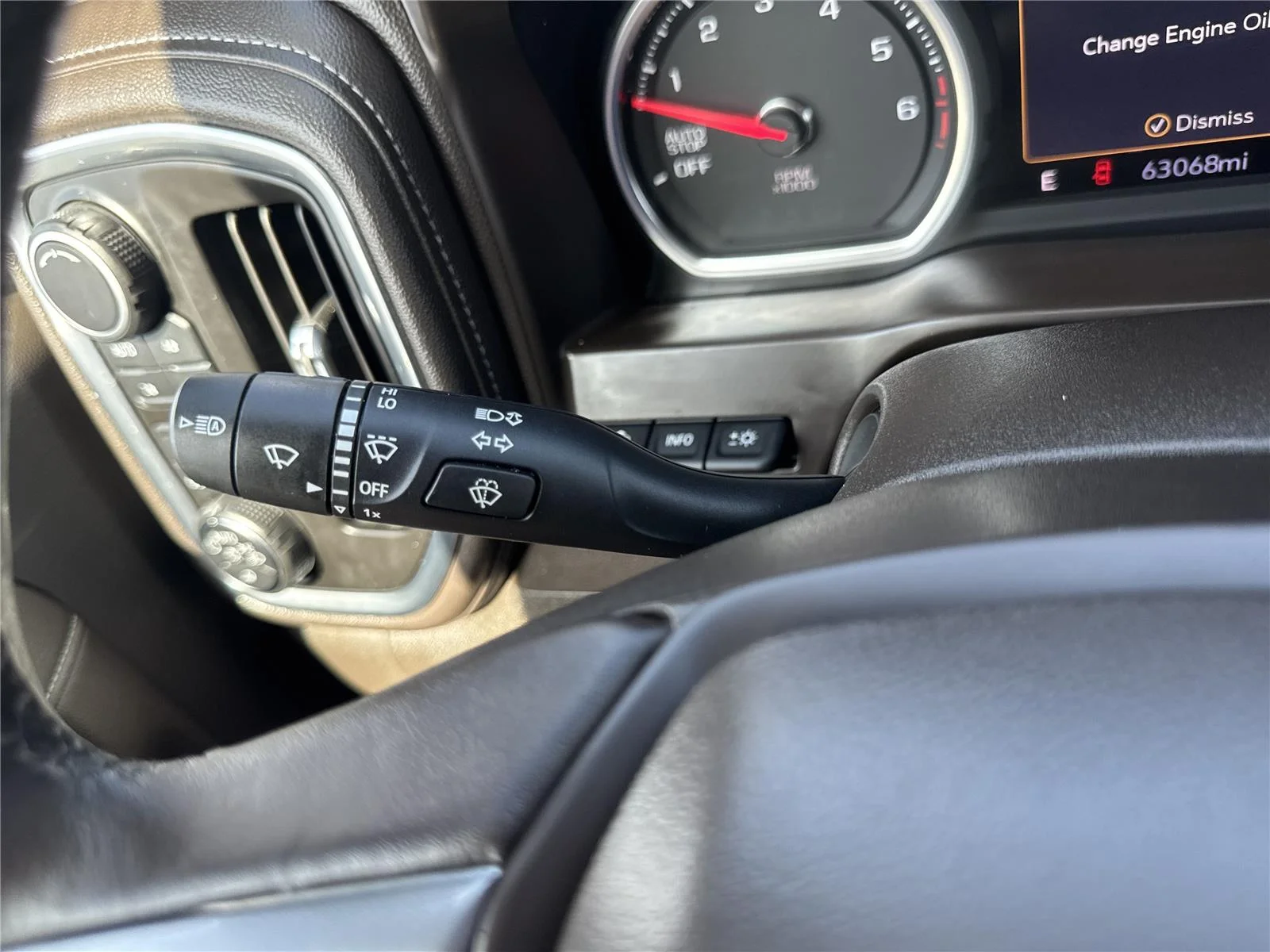 Used 2019 IRIDESCENT PEARL TRICOAT Chevrolet LTZ image 21