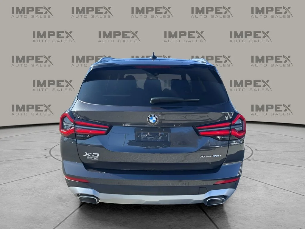 Used 2024 Gray BMW xDrive30i image 4