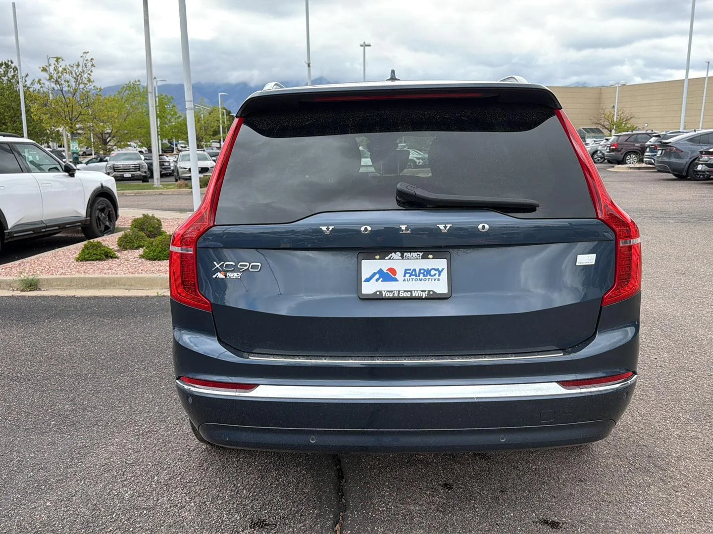 Used 2024 Denim Blue Metallic Volvo Ultimate Bright Theme image 6