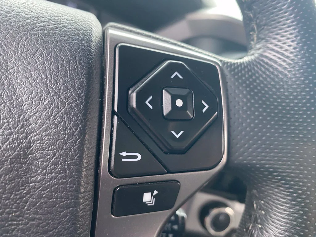 Used 2018 Silver Toyota SR5 image 27